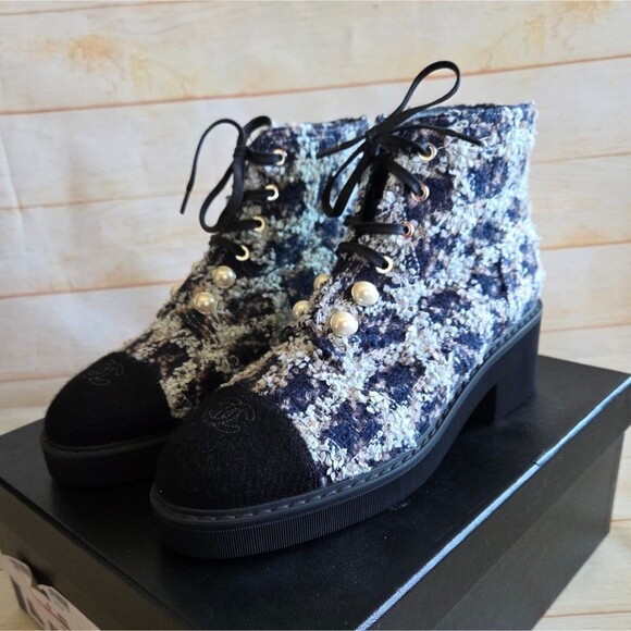 Chanel Tweed Calfskin Pearl Combat Short Ankle Boots Chunky Heel Size 42 - Picture 7 of 16